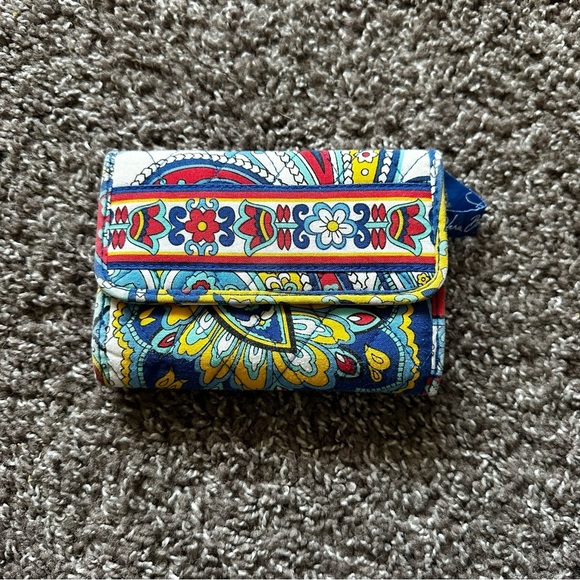 Vera Bradley Marina Paisley Quilted Euro Wallet Floral Zip & Snap Retired - Picture 1 of 2